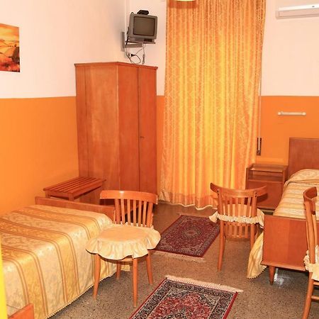 Hotel San Vincenzo Соверато Марина Екстериор снимка